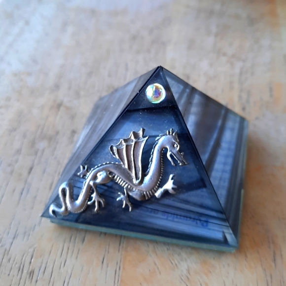 CRYSTAL DRAGON CHARGING PYRAMID KHEOPS Iridescent Blue Mirrored Chakra A… - Picture 1 of 11